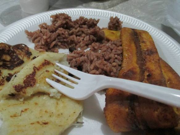 Typical Salvadorian comida: pupusas on the left, rice in the center, fried plantains on the right. Turns out that plantains go really good with ketchup!